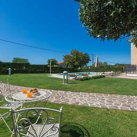 Mihael With Private Pool Holiday home Vizinada